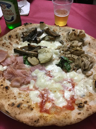 ナポリの有名ピッツェリアで食べたキノコのピッツァ