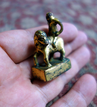掌の骨董31．漢時代・青銅鍍金騎馬人物古印 | 掌（てのひら）の骨董