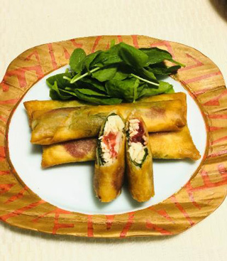 蒸し鶏と梅ジソの春巻き